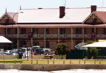 Tumby Bay Hotel And Seafront Apartments - Accommodation Great Ocean Road 2