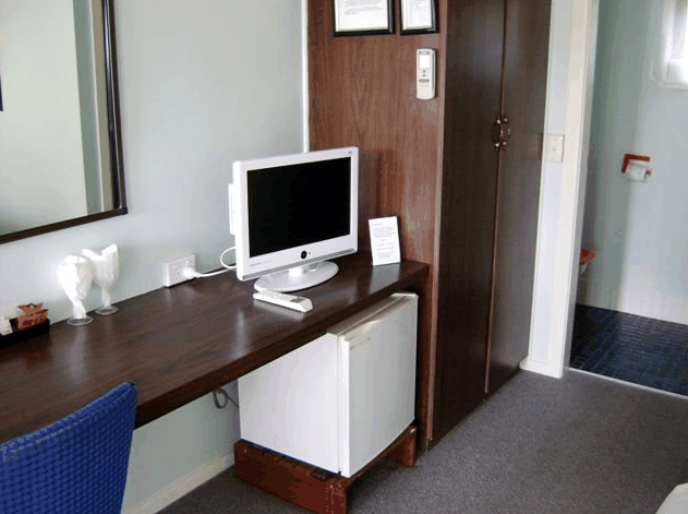 Poinciana Motel - Accommodation Great Ocean Road 2