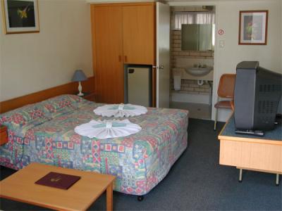 Tropical Gateway Motor Inn - Accommodation Great Ocean Road 0