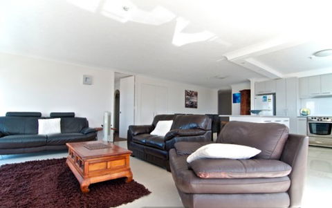 SURFERS CHALET HOLIDAY APARTMENTS - Accommodation Great Ocean Road 2