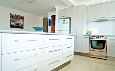 SURFERS CHALET HOLIDAY APARTMENTS - Accommodation Great Ocean Road 3