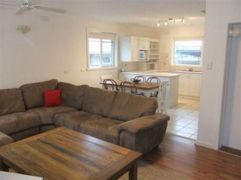 Rosebud Beach House On Kennington - Accommodation Great Ocean Road 0