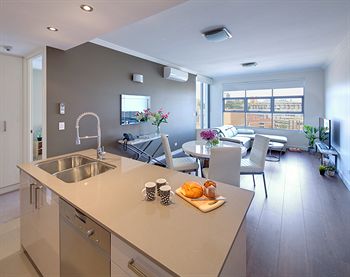 Zara Tower - Luxury Suites And Apartments - Accommodation Great Ocean Road 2