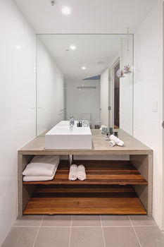 Zara Tower - Luxury Suites And Apartments - Accommodation Great Ocean Road 37