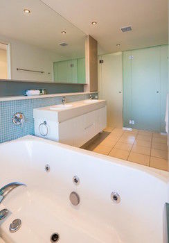 White Shells Luxury Apartments - Accommodation Great Ocean Road 36