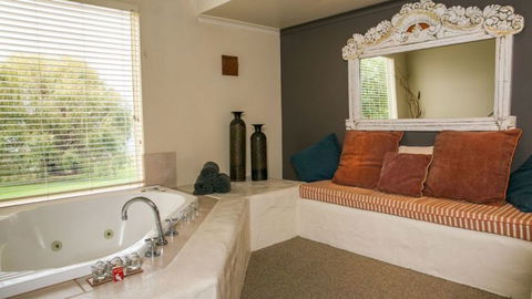 Chimes Spa Retreat - Accommodation Great Ocean Road 5