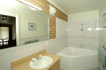 Surf City Motel - Accommodation Great Ocean Road 2