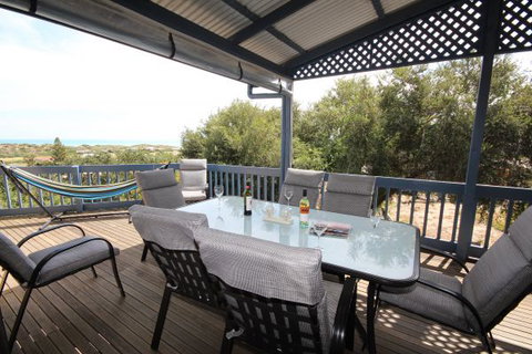 LJ Hooker Goolwa Holiday Rentals - 39 Bradford Road, Goolwa Beach - Accommodation Great Ocean Road 1