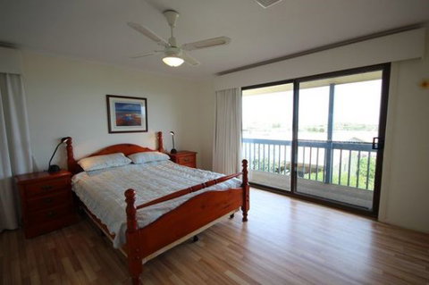 LJ Hooker Goolwa Holiday Rentals - 39 Bradford Road, Goolwa Beach - Accommodation Great Ocean Road 3