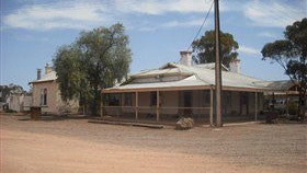 Kingoonya Hotel - Accommodation Great Ocean Road 0