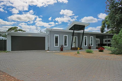 Poolside - Accommodation Great Ocean Road 0