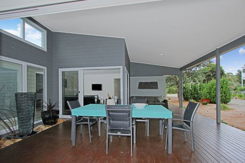 Poolside - Accommodation Great Ocean Road 4