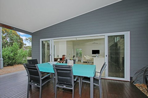 Poolside - Accommodation Great Ocean Road 5