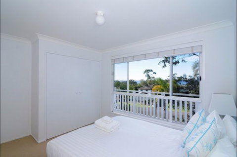 Poolside - Accommodation Great Ocean Road 8