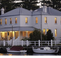 Oscars Waterfront Boutique Hotel