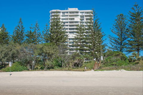 Cashelmara Burleigh Beachfront Apartments - Accommodation Great Ocean Road 9