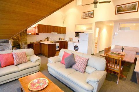 Falls Creek Country Club - Accommodation Great Ocean Road 3