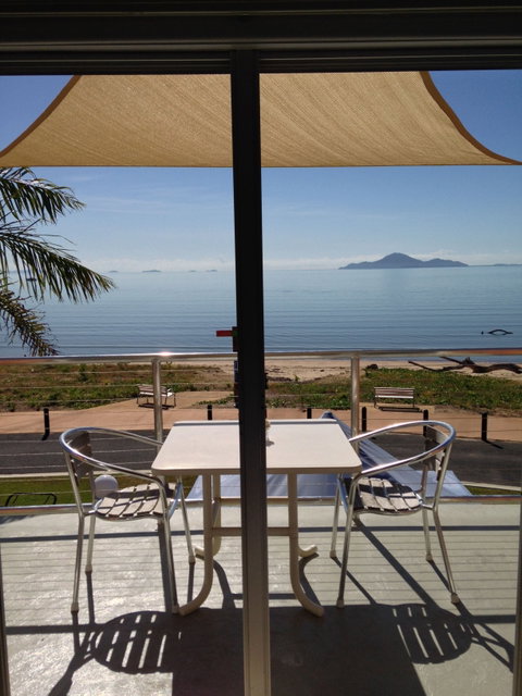 Cardwell Beachfront Motel - Accommodation Great Ocean Road 0