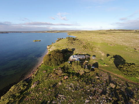 Ratcliff Cottage - Accommodation Great Ocean Road 0