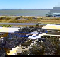 Coorong Aurora - Breathtaking Waterfront Escape - Accommodation Great Ocean Road