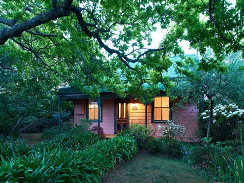 Hawthorne Cottage: Blackheath - Accommodation Great Ocean Road 0