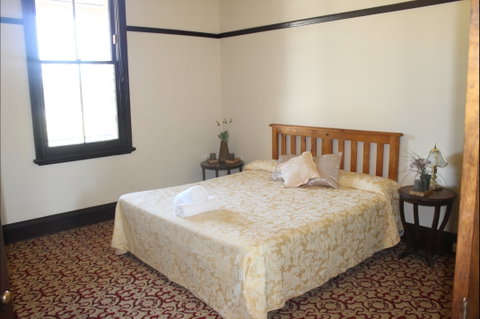 Neath Hotel - Accommodation Great Ocean Road 2