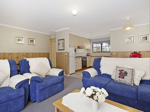 Oak Cottage - Tudor Village - Accommodation Great Ocean Road 2