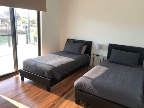 Port Bouvard Retreat - Large Family Friendly Canal Home With Private Jetty - Accommodation Great Ocean Road 2