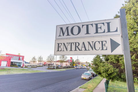 Bathurst Motor Inn - Accommodation Great Ocean Road 0