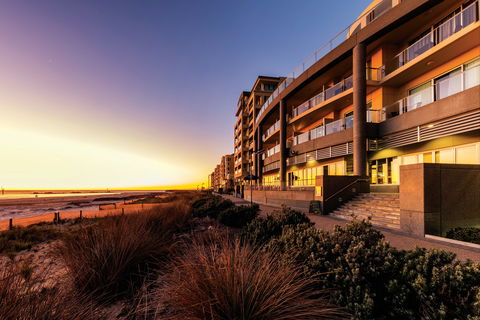 Oaks Glenelg Plaza Pier Suites - Accommodation Great Ocean Road 0