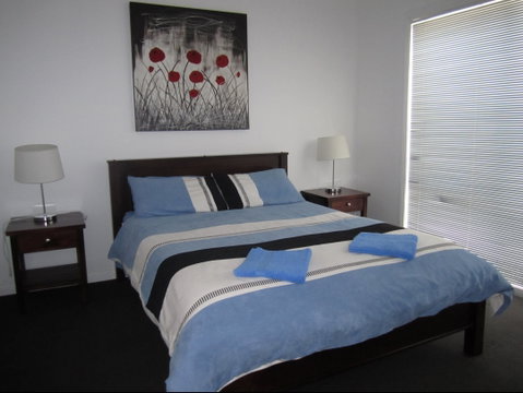 The Waterfront Dolphin - Accommodation Great Ocean Road 2