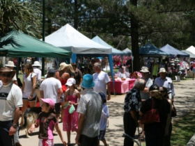 Burleigh Art And Craft Markets - Accommodation Great Ocean Road 3