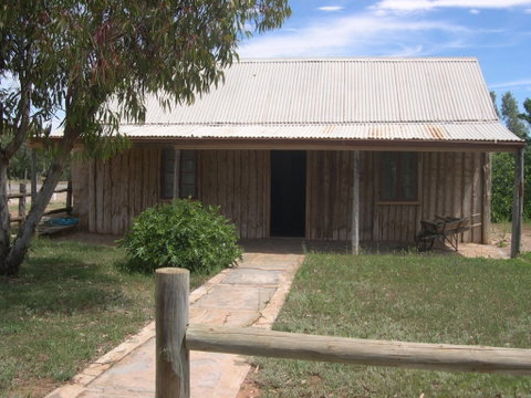 Early Settlers Cottage (Solly's Hut) - Accommodation Great Ocean Road 0
