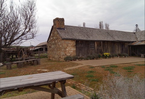Early Settlers Hut - Accommodation Great Ocean Road 0