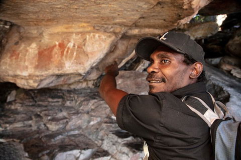 Arnhem Land Injalak Hill Full-Day Tour From Darwin - Accommodation Great Ocean Road 2