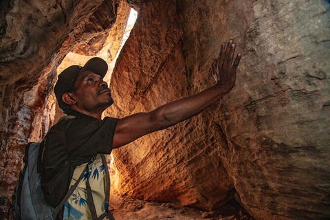 Arnhem Land Injalak Hill Full-Day Tour From Darwin - Accommodation Great Ocean Road 12