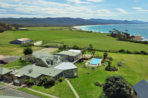 Diamond Island Resort & Bicheno Penguin Show - Accommodation Great Ocean Road 2