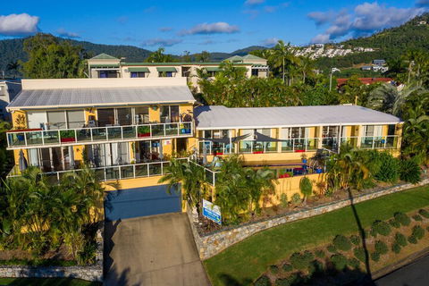 Sunlit Waters Studio Apartments - Accommodation Great Ocean Road 1