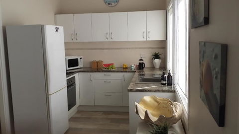 SHELLHARBOUR BEACH COTTAGE 1 Minute Walk To Beach Flags In Summer - Accommodation Great Ocean Road 3