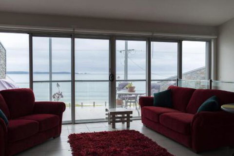 Caseys Beach Retreat - Accommodation Great Ocean Road 0