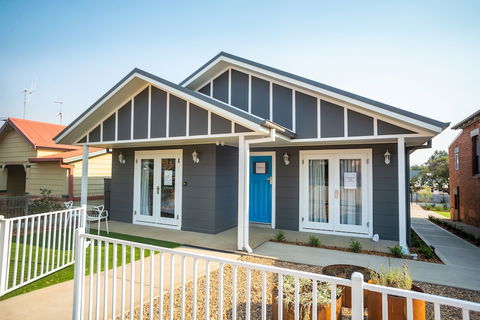 Kirsten Accommodation Parkes - Accommodation Great Ocean Road 1