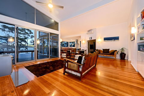 Cloudy Bay Lagoon Estate - Accommodation Great Ocean Road 3