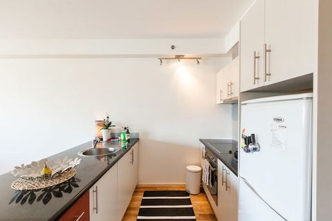 LANCE, 1BDR Melbourne Apartment - Accommodation Great Ocean Road 3