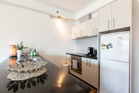 LANCE, 1BDR Melbourne Apartment - Accommodation Great Ocean Road 2