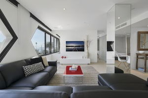 ELAINE, 2BDR St.Kilda Apartment