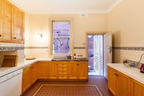 MADELINE, 1BDR Fitzroy Apartment - Accommodation Great Ocean Road 6
