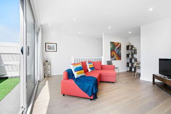 DINA, 2BDR Carlton Apartment - Accommodation Great Ocean Road 0