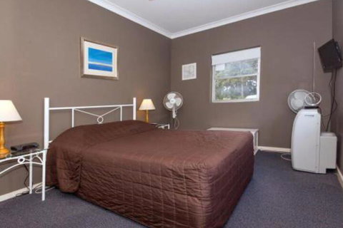 Quarterdeck Unit 5 12 Magnus Street - Accommodation Great Ocean Road 2