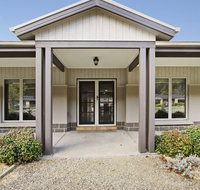 Collins Retreat - 4 Bedroom home with Pool - Accommodation Great Ocean Road