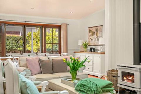 Frangipani House - Accommodation Great Ocean Road 0